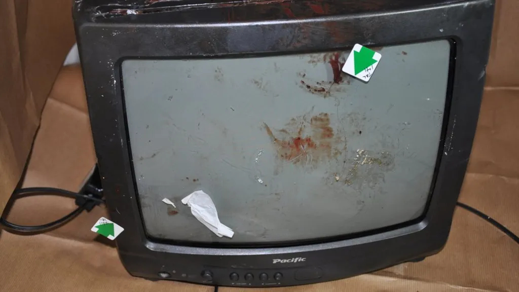 Pahoinpitelyssä käytetty televisio, joka pudotettiin uhrin päähän
